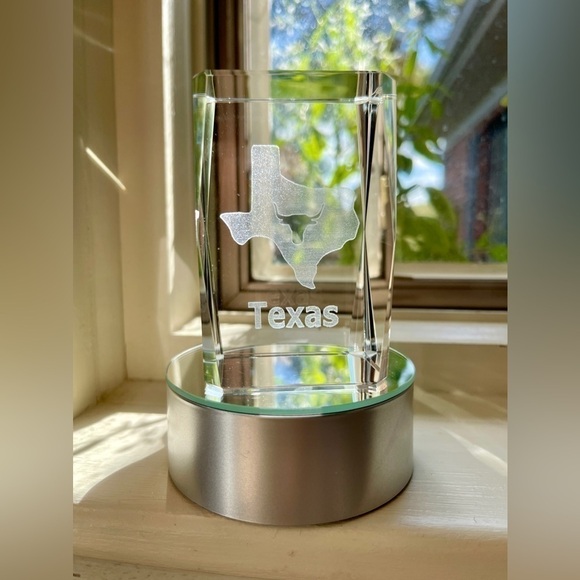 Other - CRYSTAL, GLASS CUBE, ENGRAVED ETCHING OF TEXAS. SETS ON MIRRORED BASE